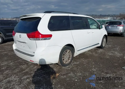 2013 Toyota Sienna Xle V6 8 Passenger z USA, uszkodzony, nr VIN 5TDYK3DC2DS290022